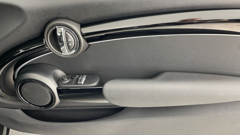 MINI Hatchback 135kW Cooper S Level 1 33kWh 3dr Auto Electric Hatchback